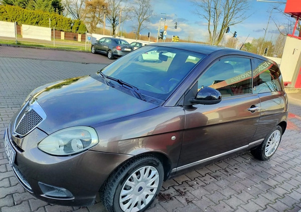 Lancia Ypsilon cena 18500 przebieg: 122000, rok produkcji 2011 z Tychy małe 154